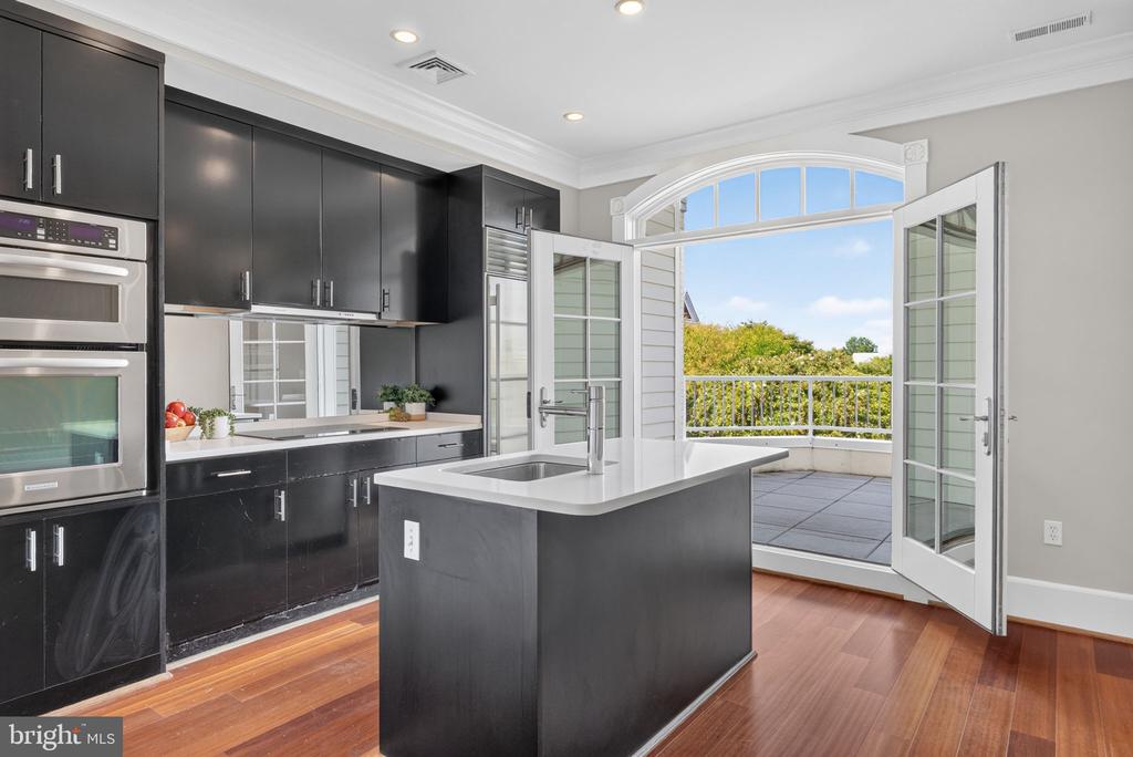 900 N WASHINGTON STREET Unit: 302E
