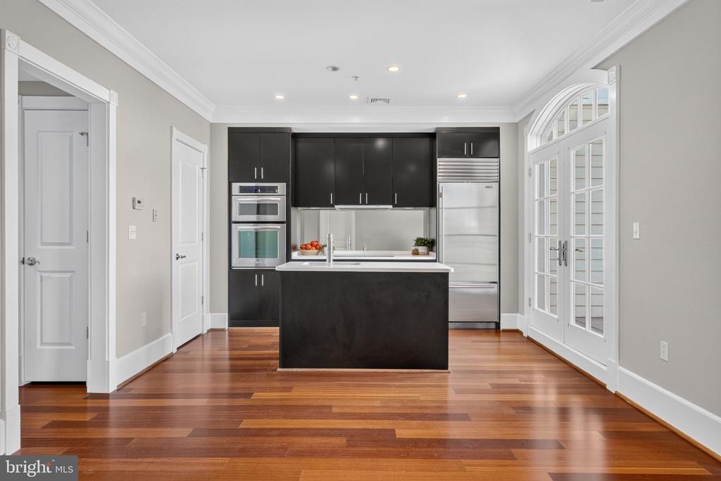900 N WASHINGTON STREET Unit: 302E