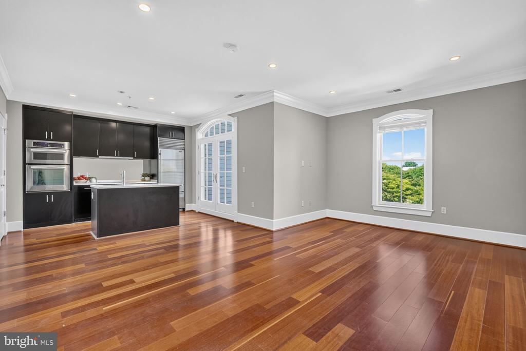 900 N WASHINGTON STREET Unit: 302E