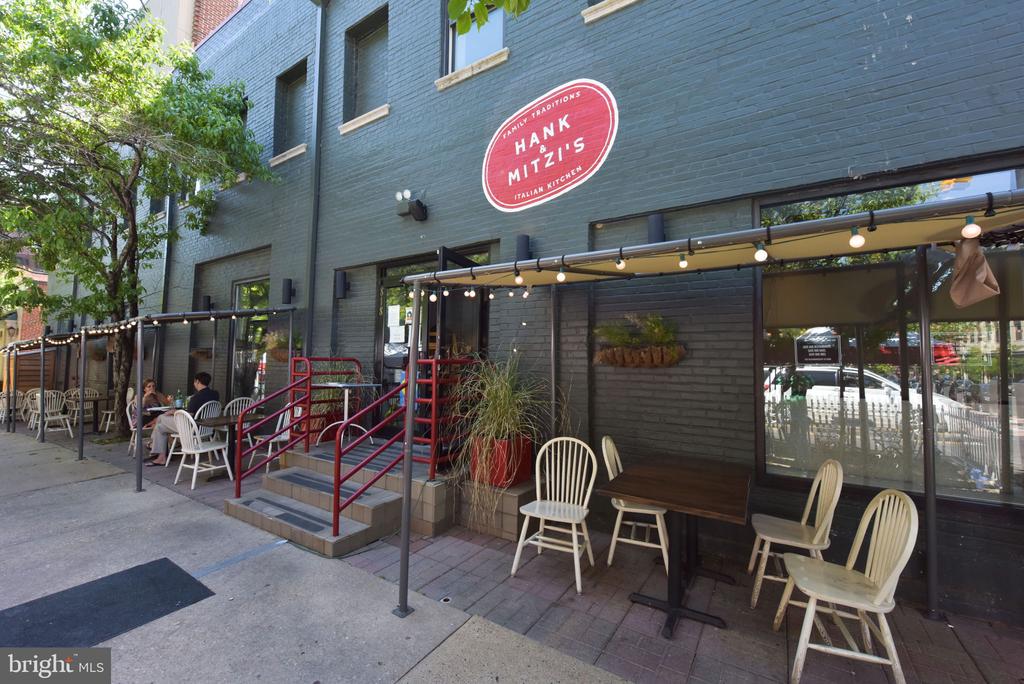 900 N WASHINGTON STREET Unit: 302E