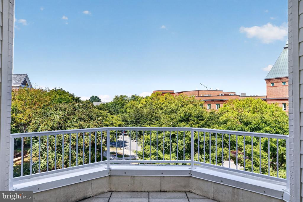 900 N WASHINGTON STREET Unit: 302E