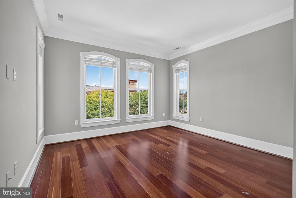 900 N WASHINGTON STREET Unit: 302E