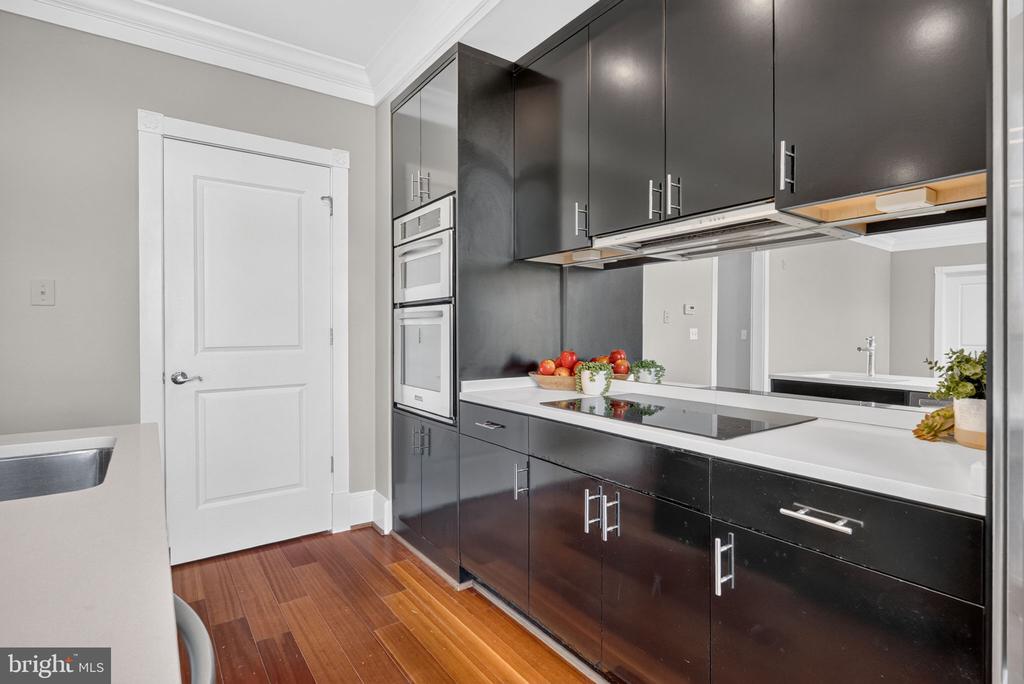 900 N WASHINGTON STREET Unit: 302E