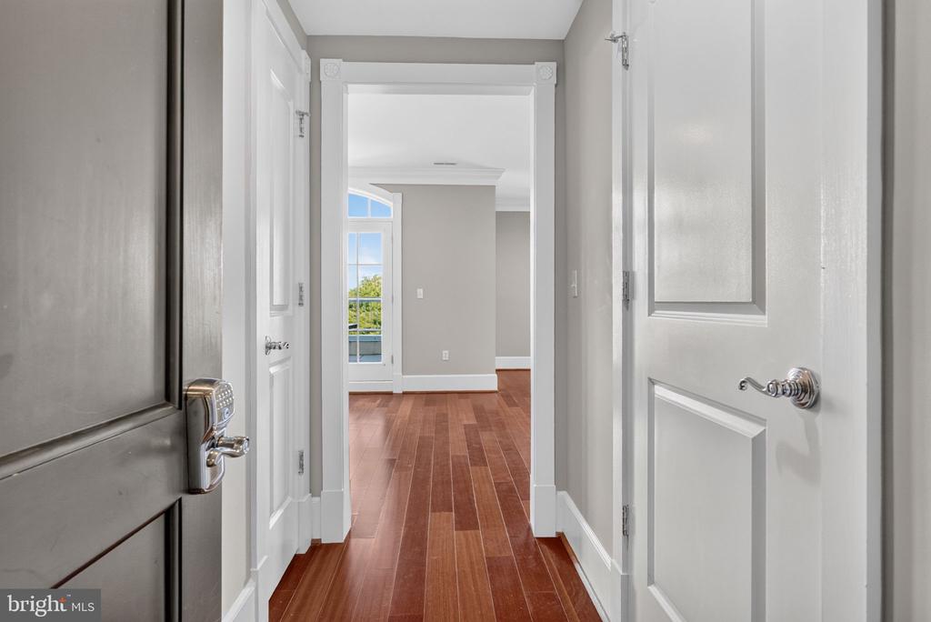 900 N WASHINGTON STREET Unit: 302E