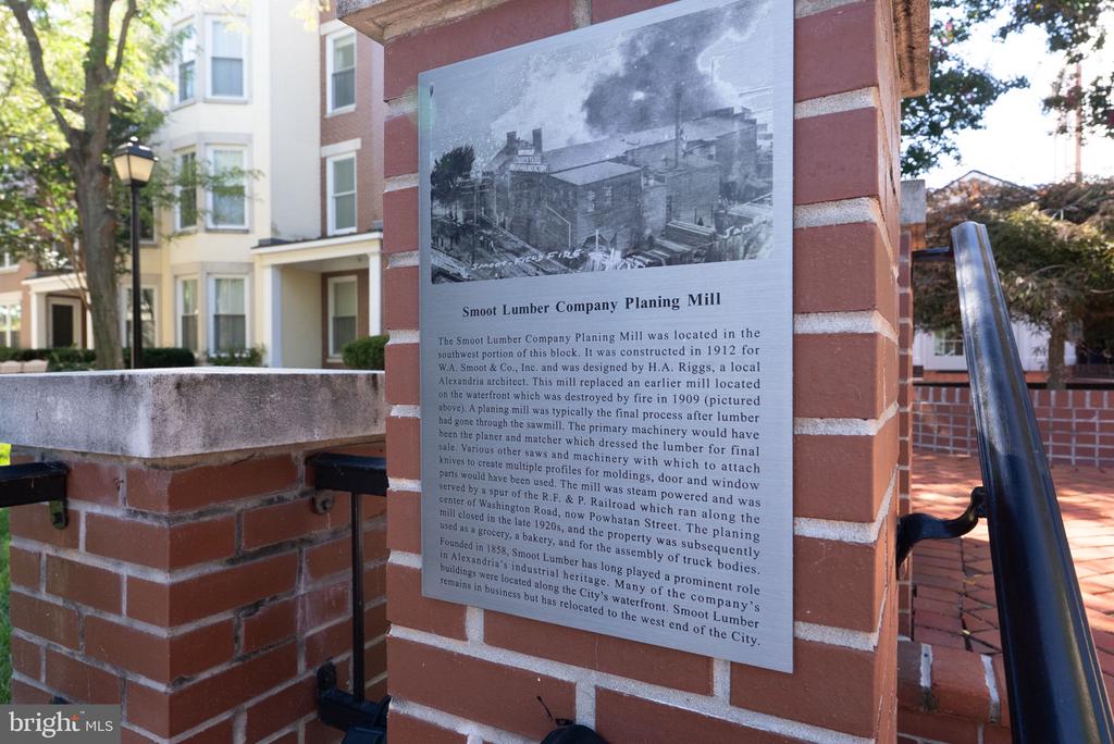 900 N WASHINGTON STREET Unit: 302E