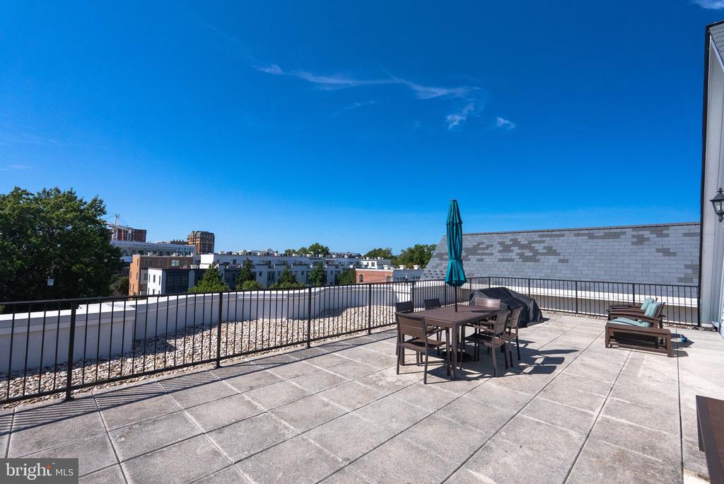 900 N WASHINGTON STREET Unit: 302E