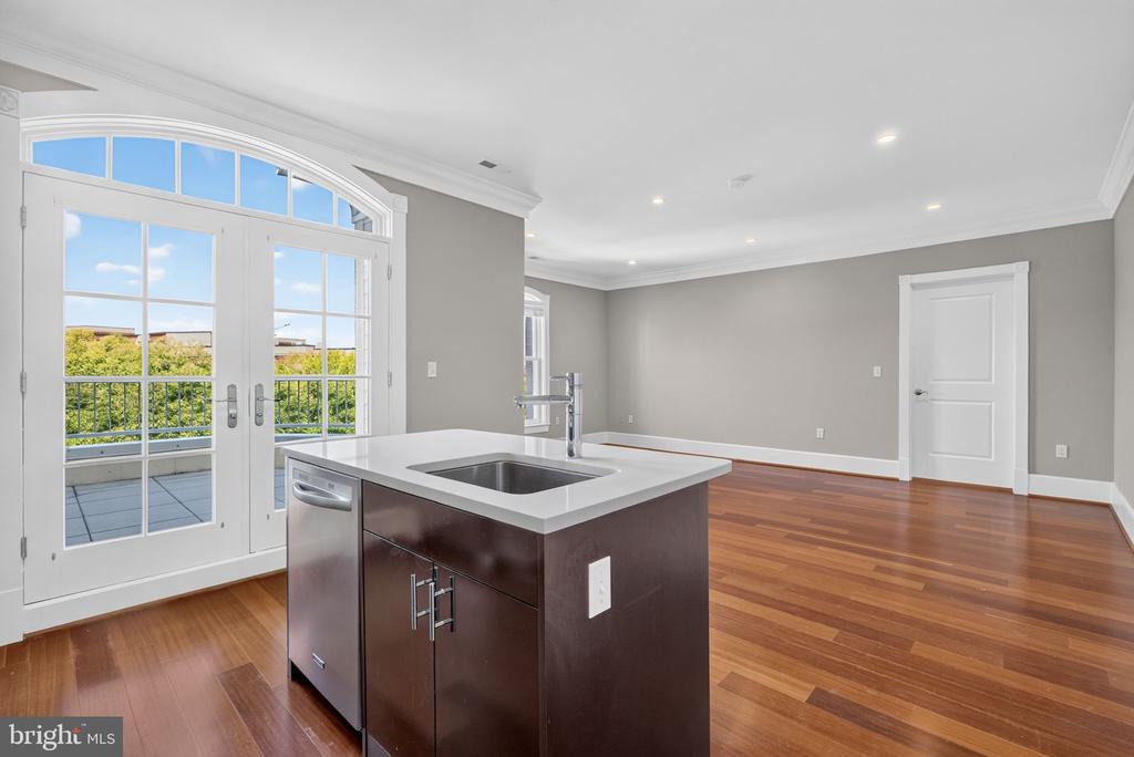 900 N WASHINGTON STREET Unit: 302E