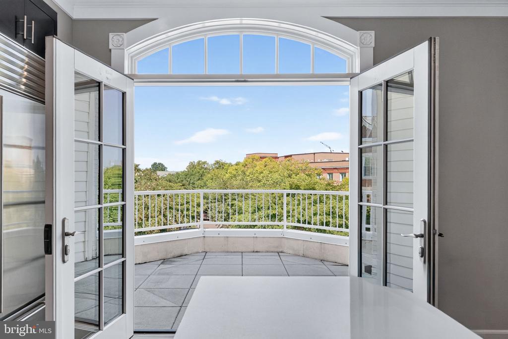 900 N WASHINGTON STREET Unit: 302E