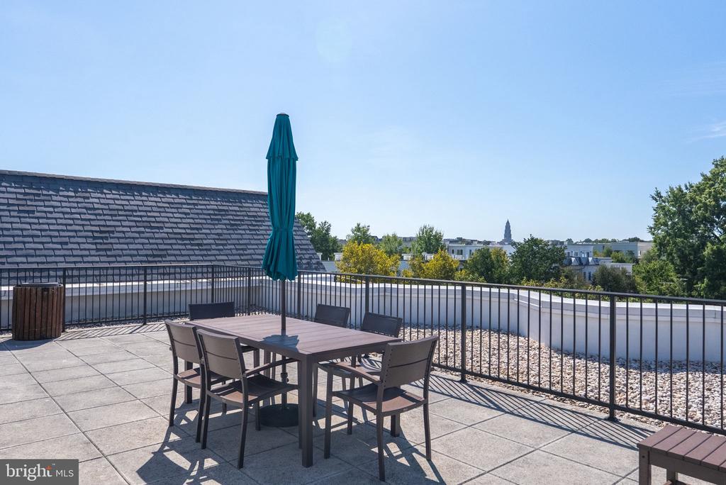 900 N WASHINGTON STREET Unit: 302E
