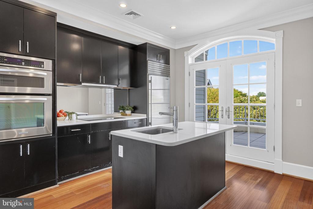 900 N WASHINGTON STREET Unit: 302E