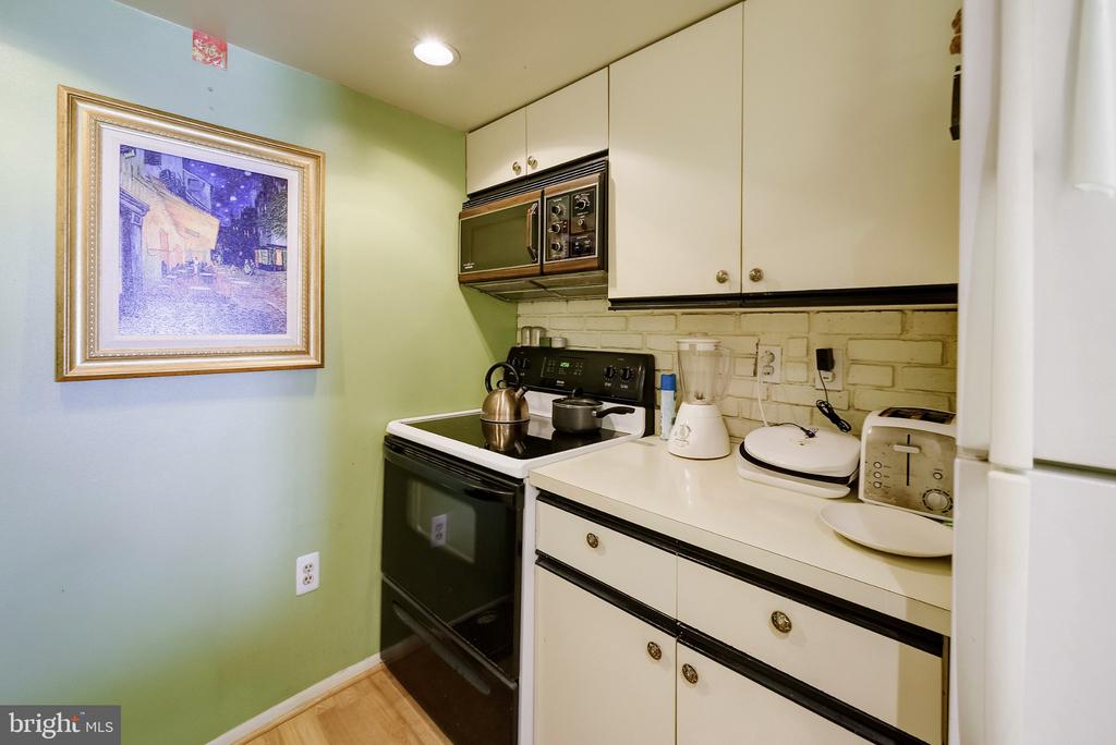 1600 PRINCE STREET Unit: 610
