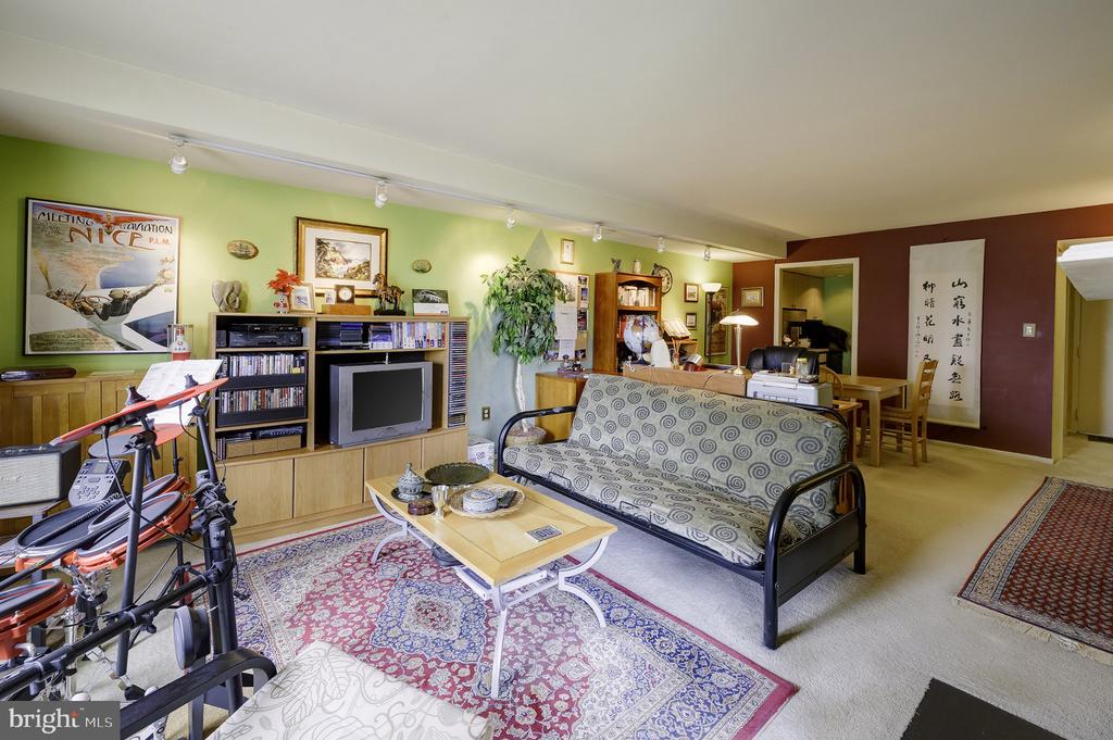 1600 PRINCE STREET Unit: 610