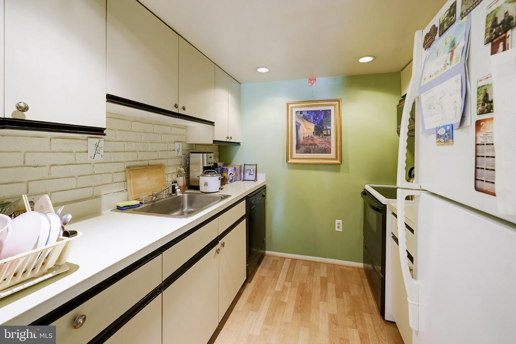 1600 PRINCE STREET Unit: 610