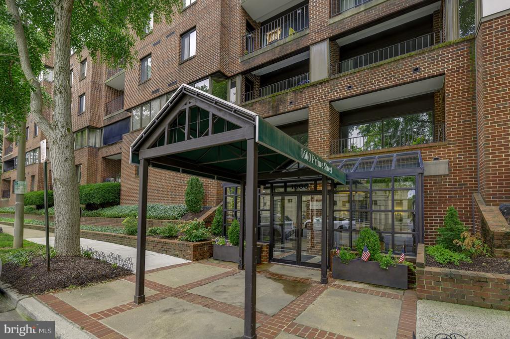 1600 PRINCE STREET Unit: 610