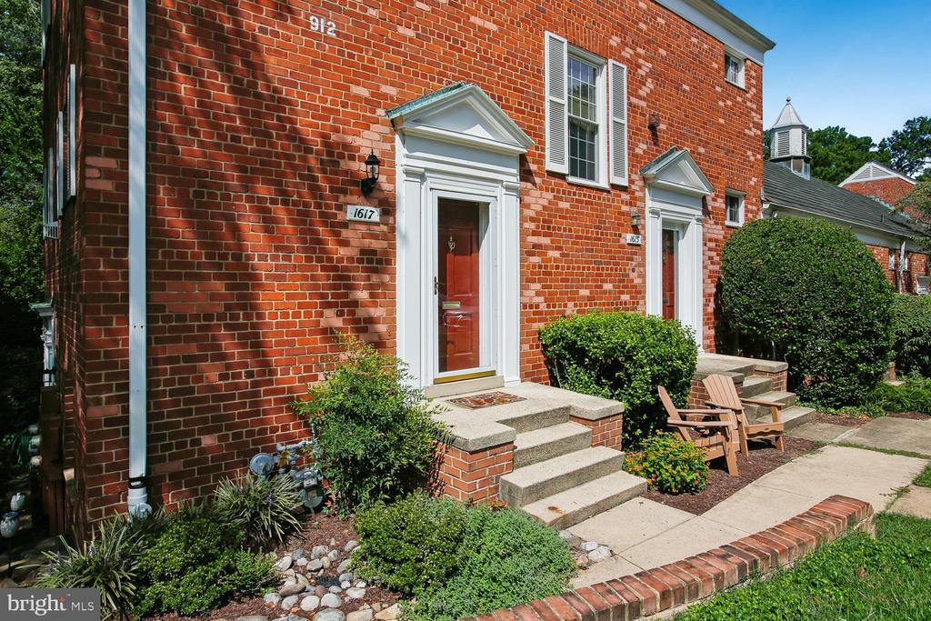 1617 FITZGERALD LANE