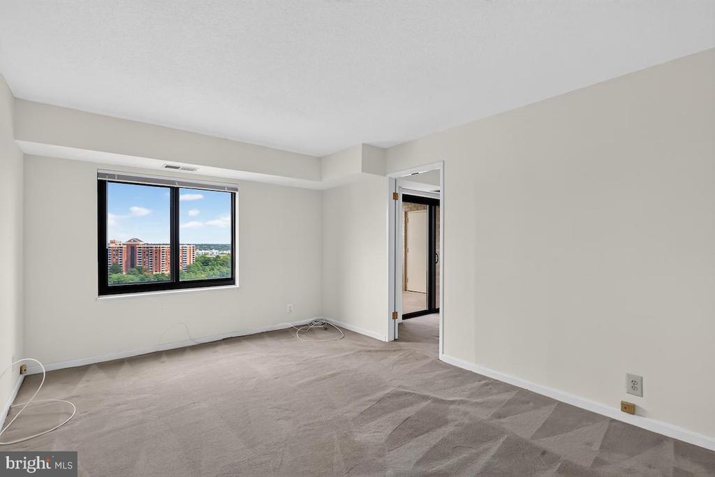 307 YOAKUM PARKWAY Unit: 1507
