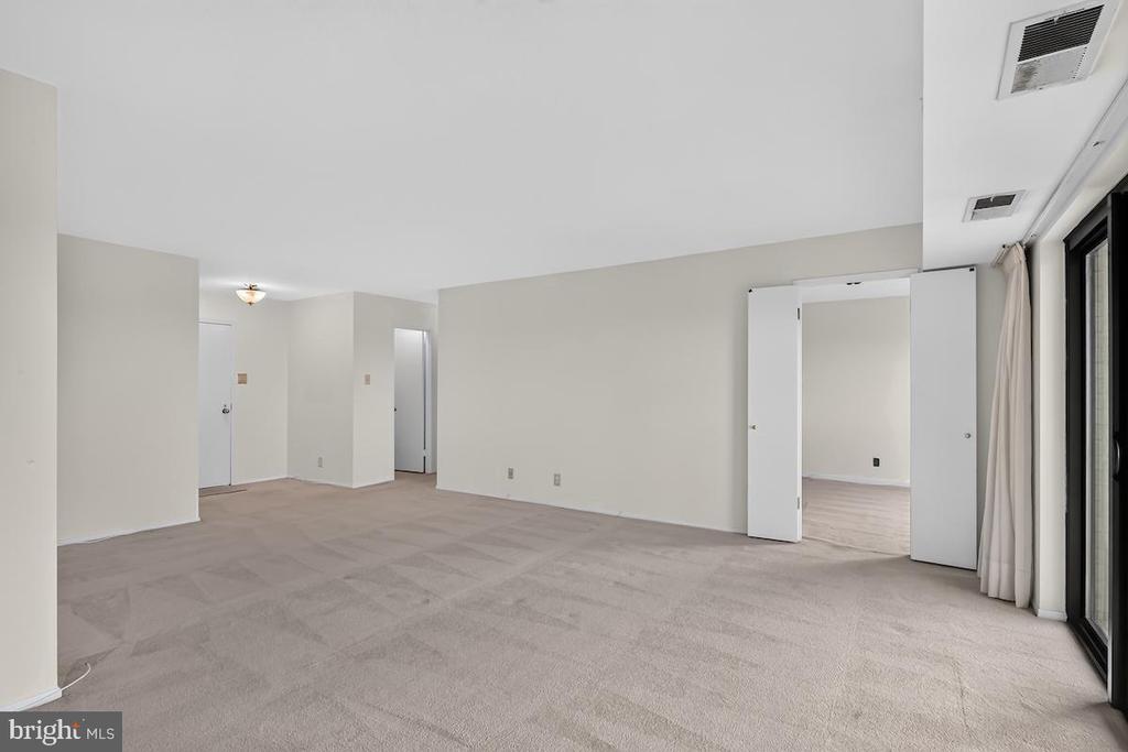 307 YOAKUM PARKWAY Unit: 1507