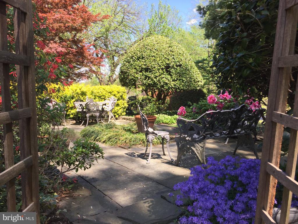 3601 GREENWAY PLACE Unit: 530-36