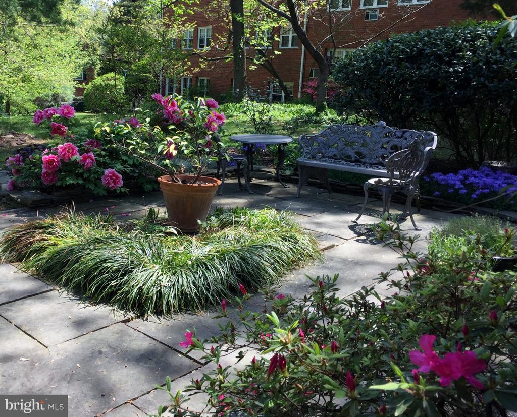 3601 GREENWAY PLACE Unit: 530-36