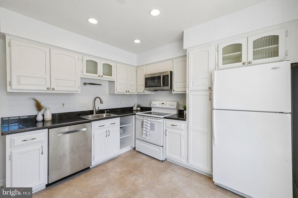2663 CENTENNIAL COURT