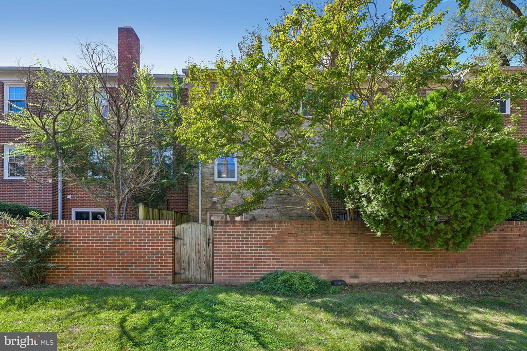 2663 CENTENNIAL COURT