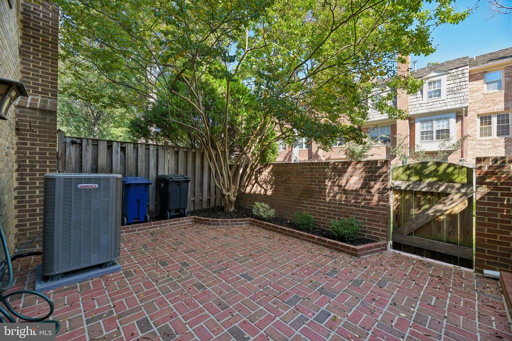 2663 CENTENNIAL COURT