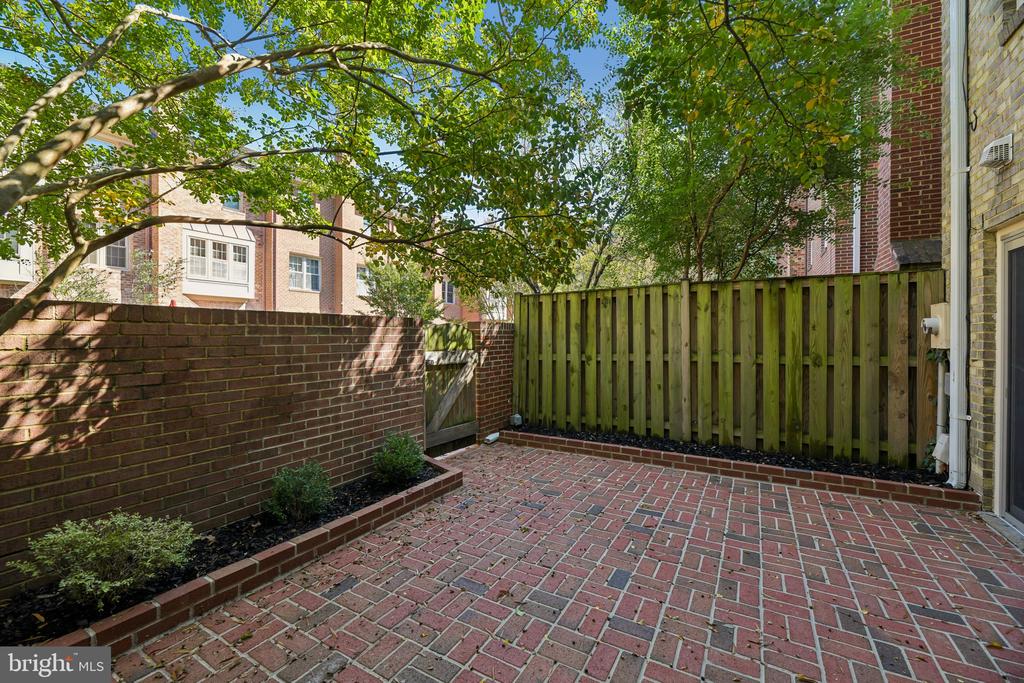 2663 CENTENNIAL COURT