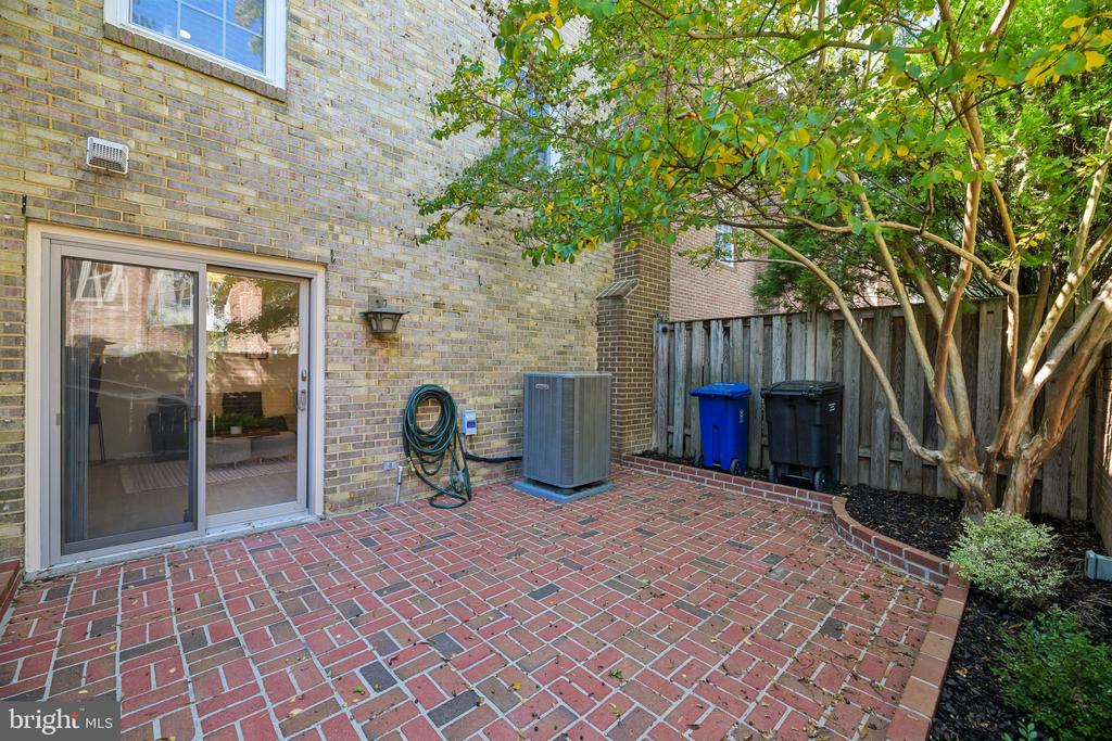 2663 CENTENNIAL COURT