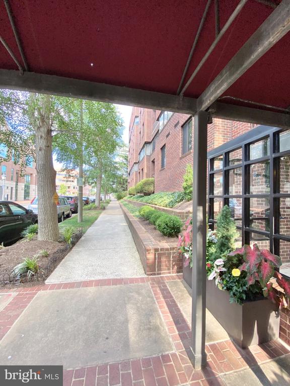 1600 PRINCE STREET Unit: 210