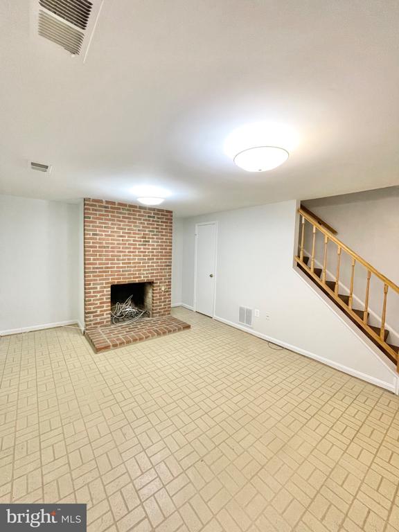 1208 W ABINGDON DRIVE
