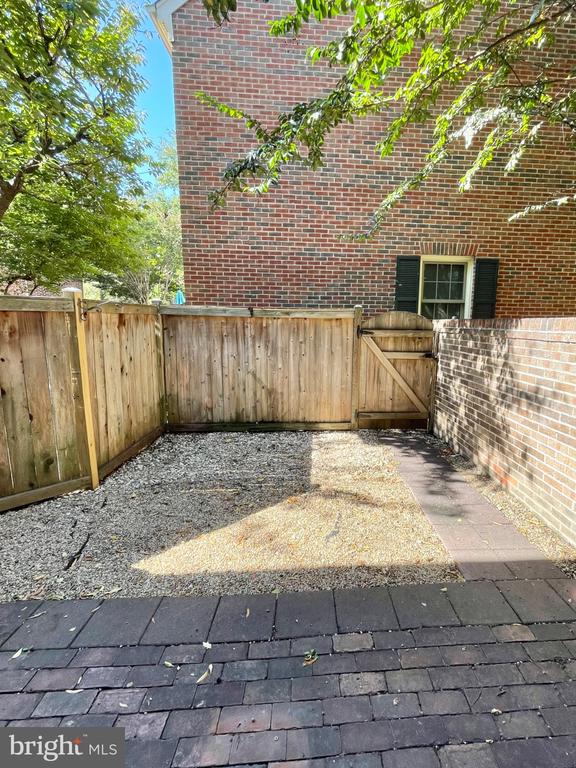 1208 W ABINGDON DRIVE