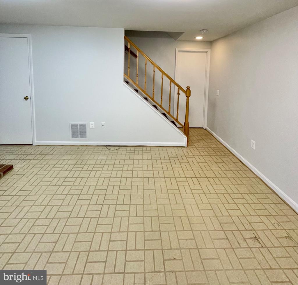 1208 W ABINGDON DRIVE