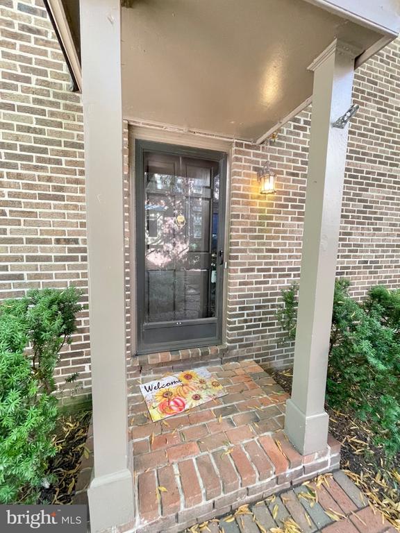 1208 W ABINGDON DRIVE