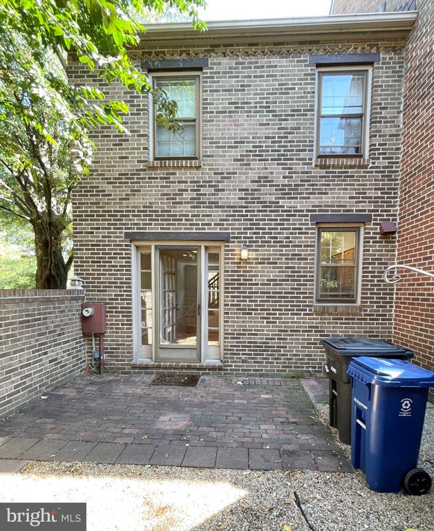 1208 W ABINGDON DRIVE