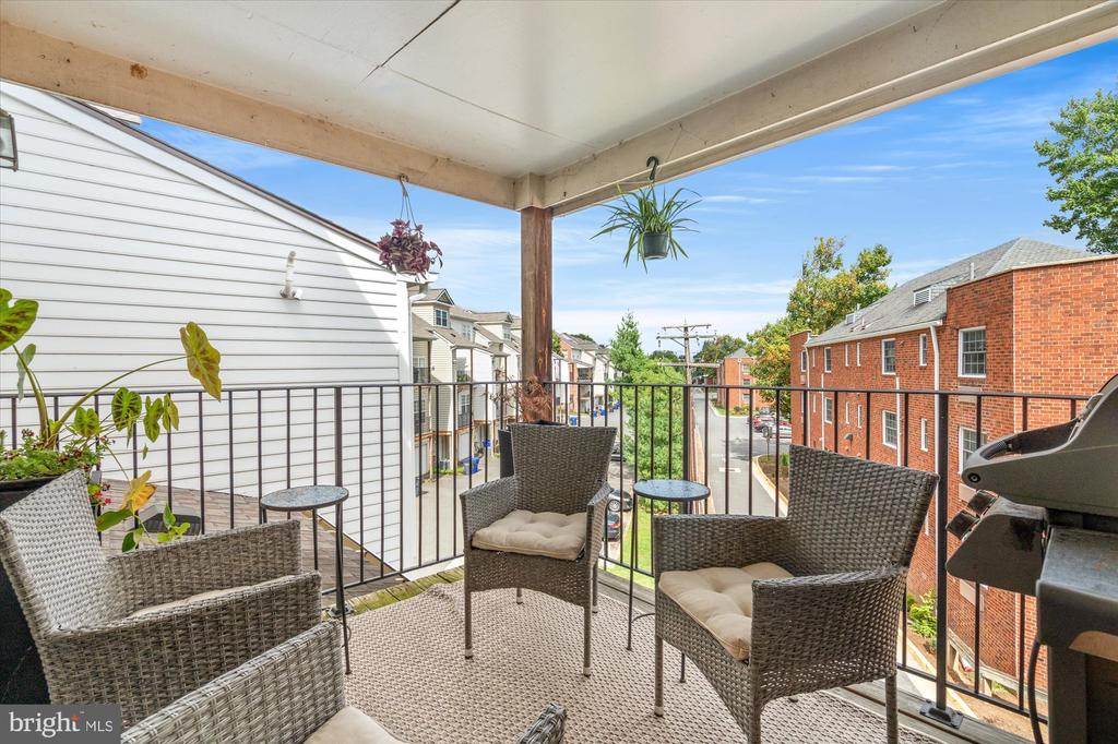 709 MASSEY LANE Unit: B