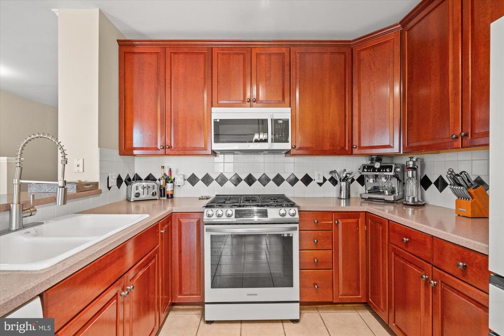709 MASSEY LANE Unit: B