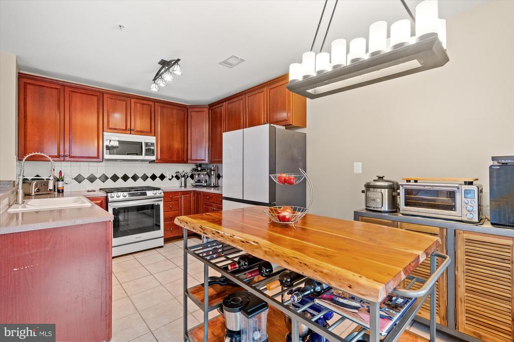 709 MASSEY LANE Unit: B