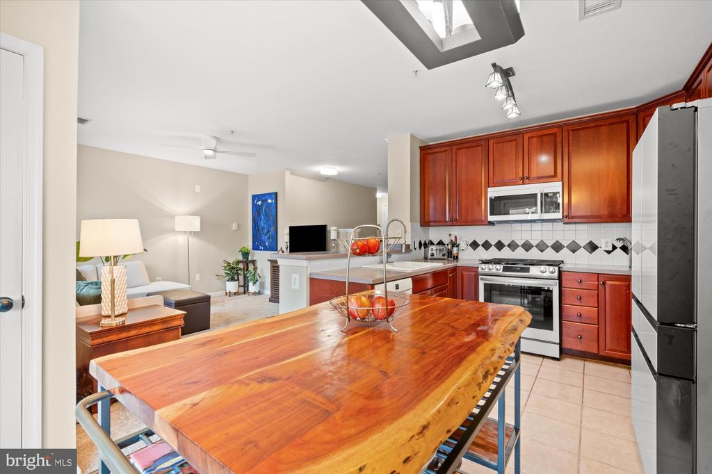 709 MASSEY LANE Unit: B