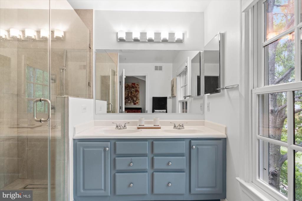 709 MASSEY LANE Unit: B