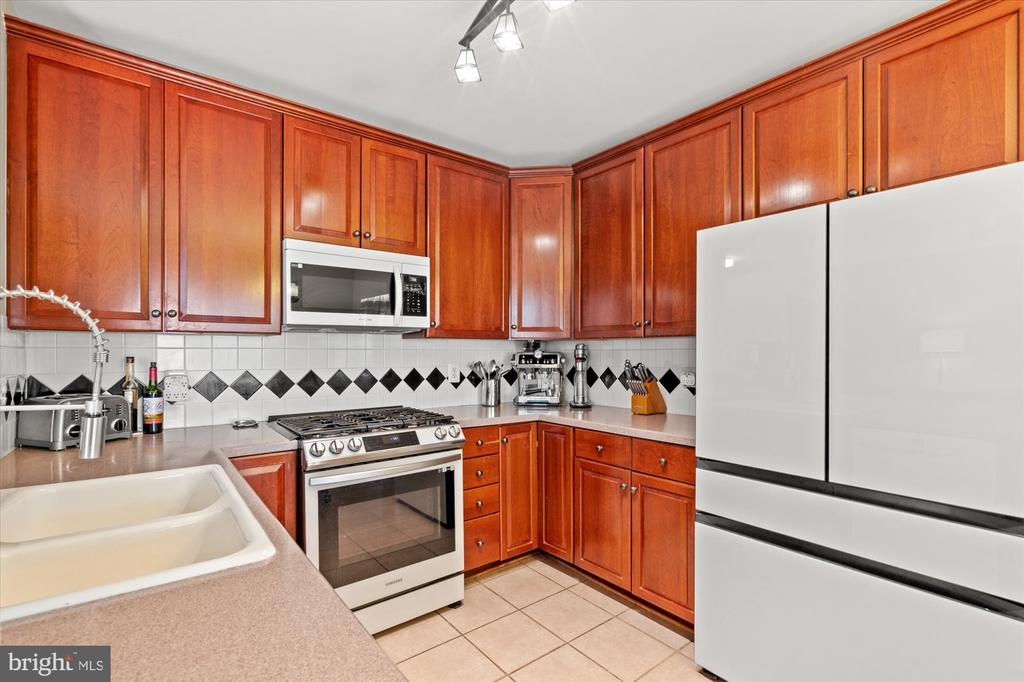 709 MASSEY LANE Unit: B