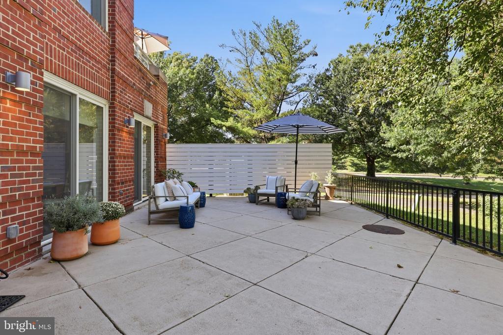 625 SLATERS LANE Unit: G-03