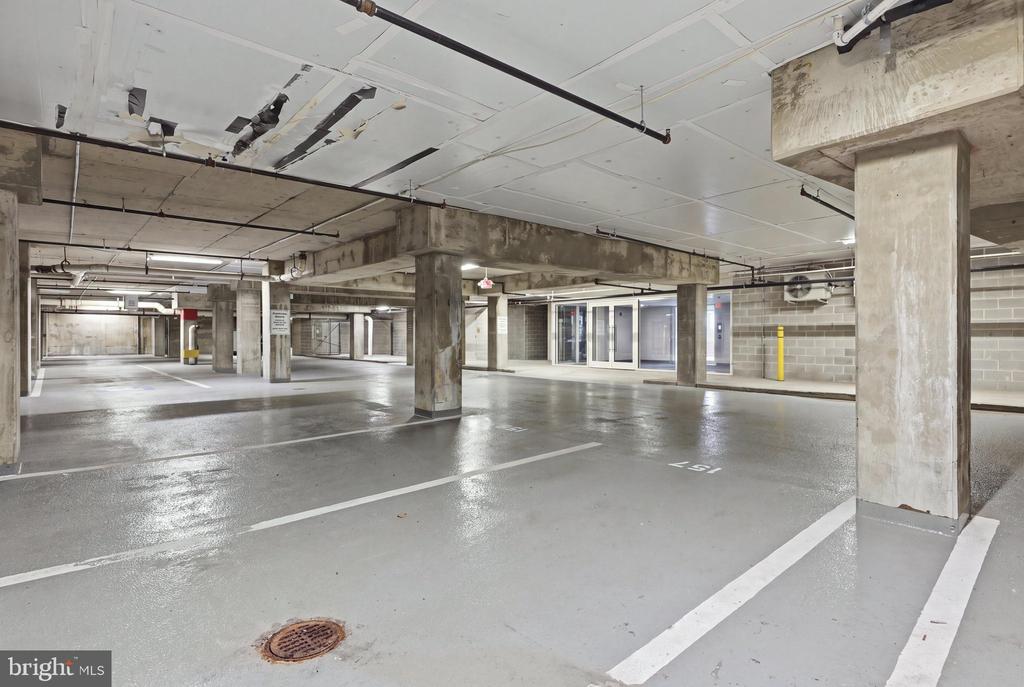 625 SLATERS LANE Unit: G-03