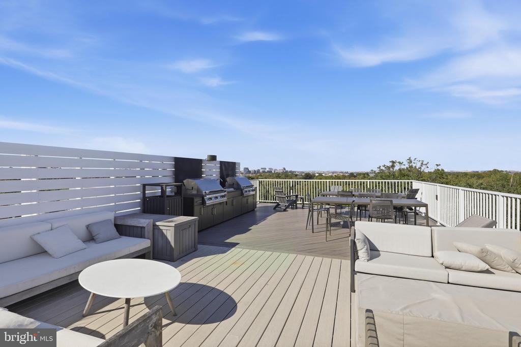 625 SLATERS LANE Unit: G-03