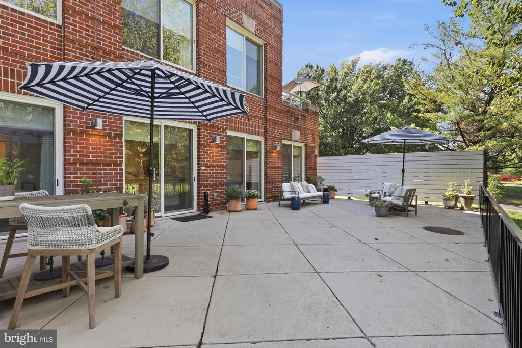 625 SLATERS LANE Unit: G-03