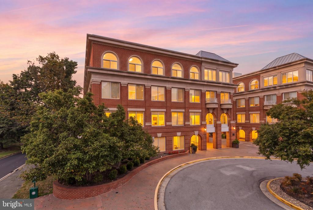 625 SLATERS LANE Unit: G-03