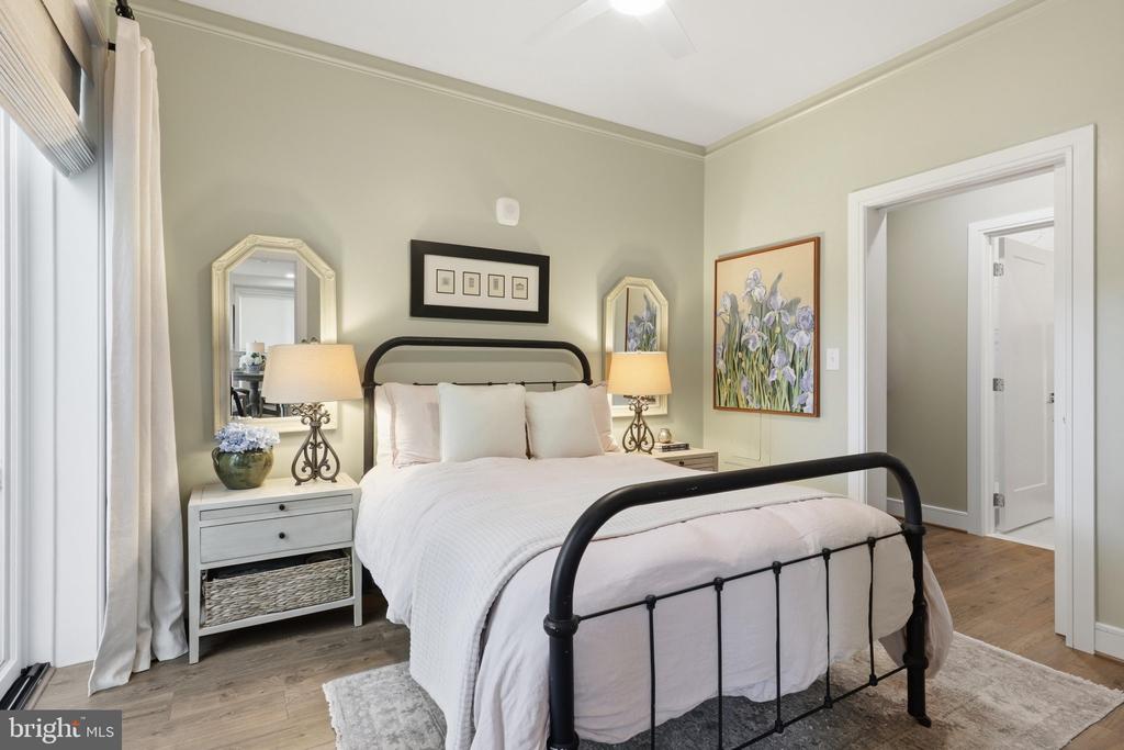 625 SLATERS LANE Unit: G-03