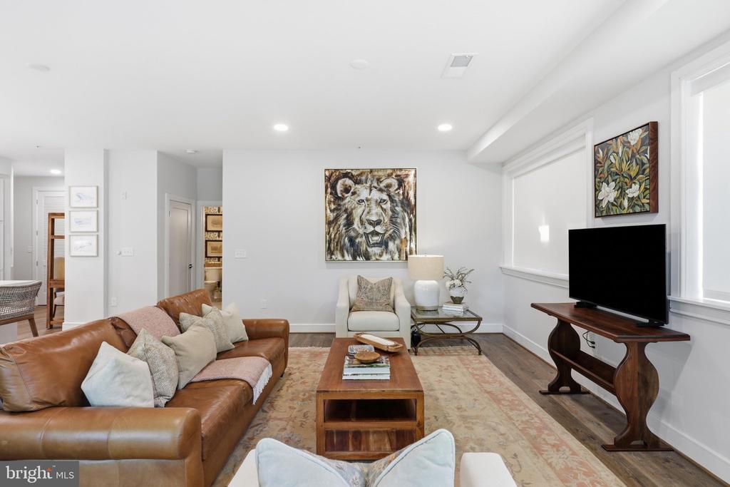 625 SLATERS LANE Unit: G-03