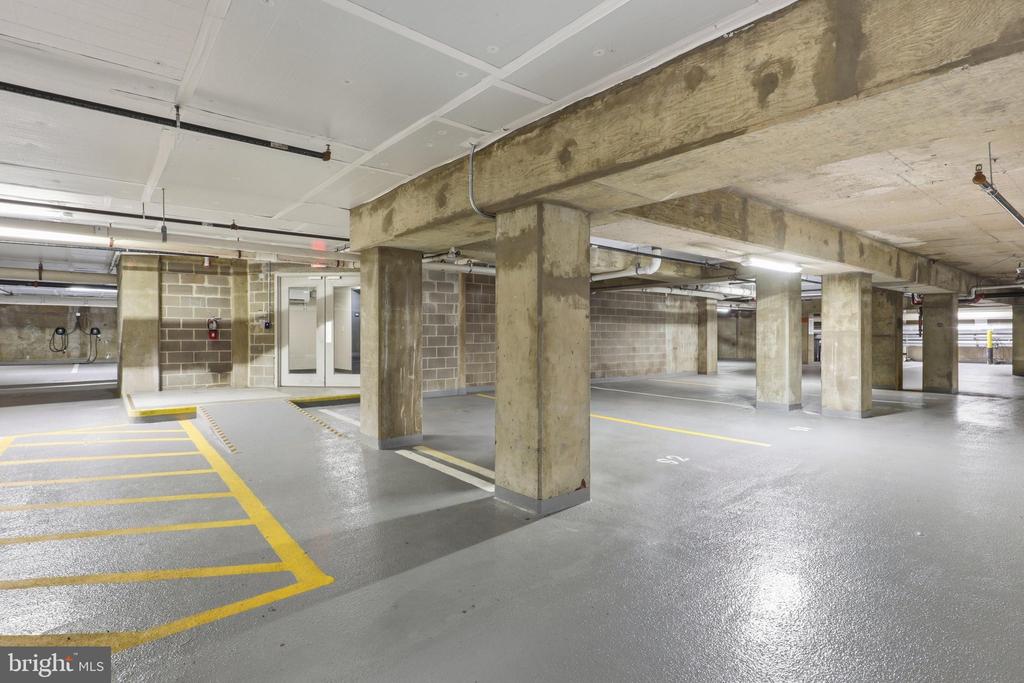 625 SLATERS LANE Unit: G-03