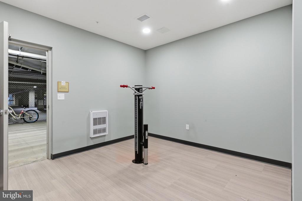 625 SLATERS LANE Unit: G-03