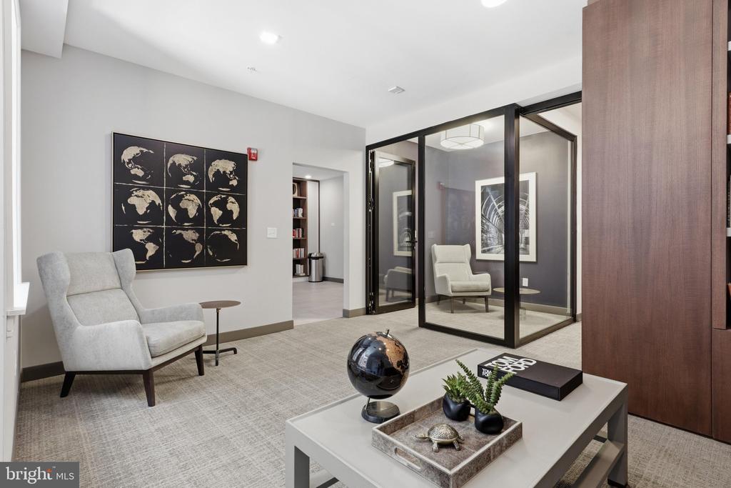 625 SLATERS LANE Unit: G-03